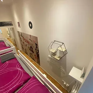 Cozy Appartm With + Airport/city Center Connection Apartamento