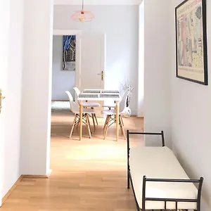 Classic, Modern&charming! 7min To Vienna's Center! Apartamento